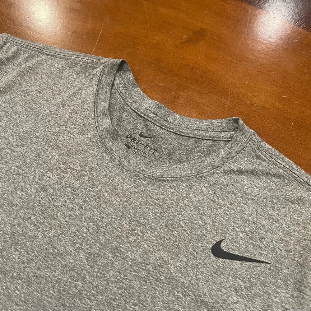 Nike Men’s Dri-Fit Short-Sleeve Fitness T-Shirt Heather Gray Large‎ Gym Athletic